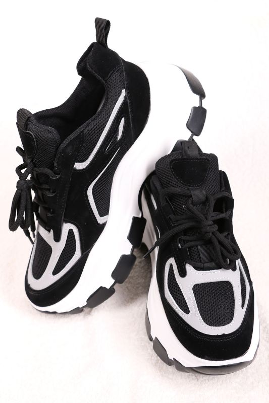 Sneakers with a voluminous sole in black and white