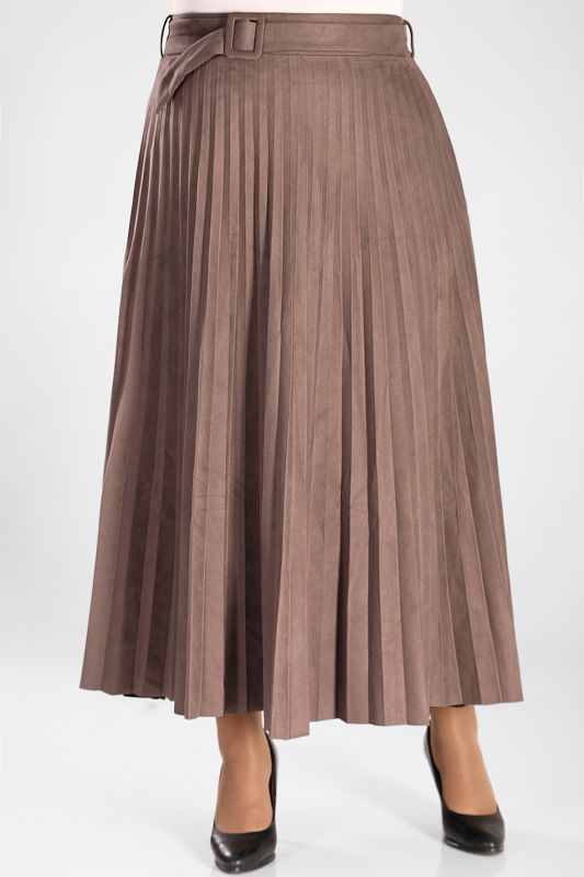 Long pleated skirt with belt