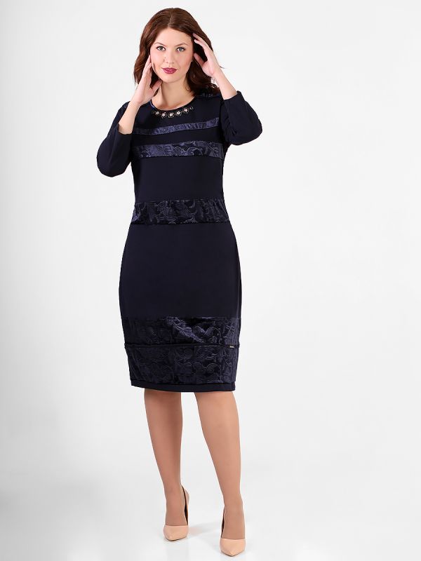 Figure-hugging dress for women elegant